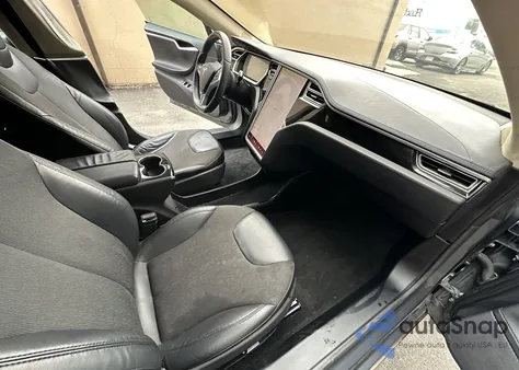 2013 Tesla Model S z USA, uszkodzony, nr VIN 5YJSA1AC6DFP10886